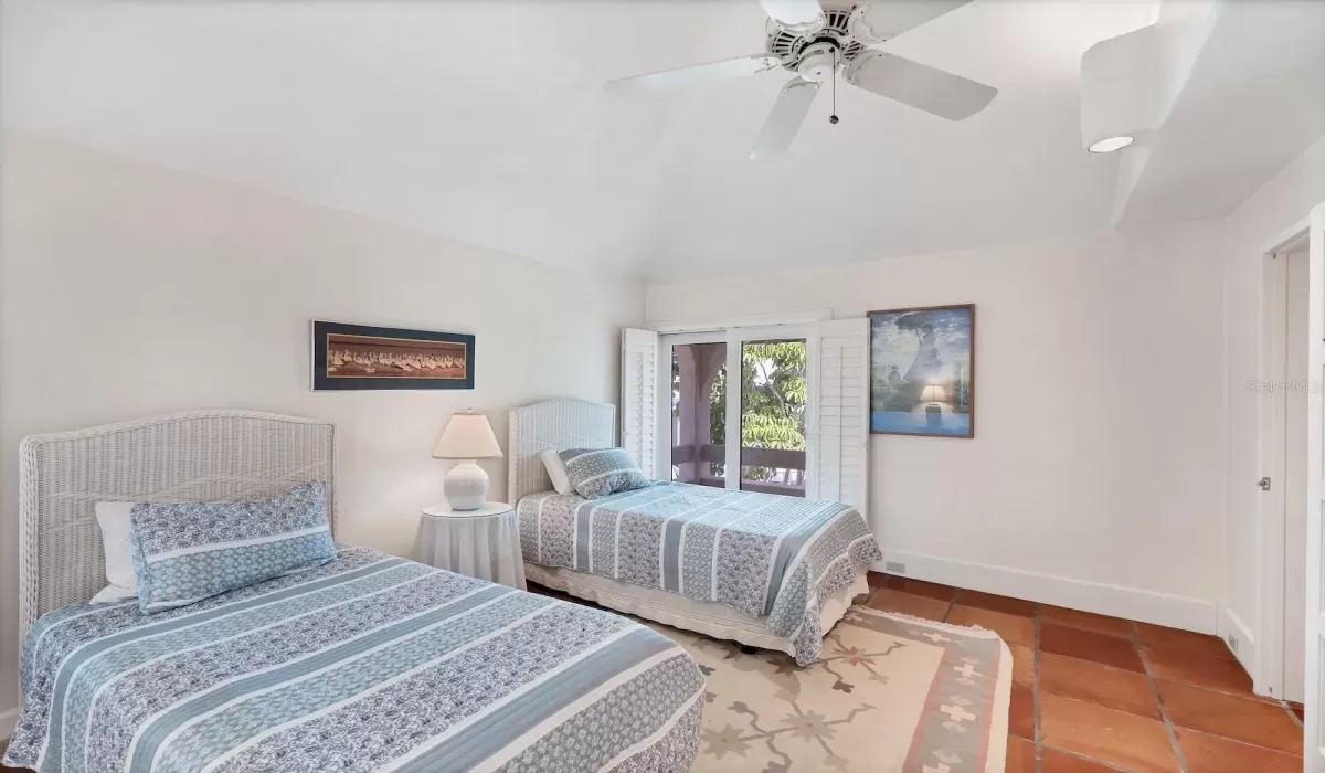 4 Bedrooms Bedrooms, 0 ,5 BathroomsBathrooms,Residential,For Sale,0,D6145817