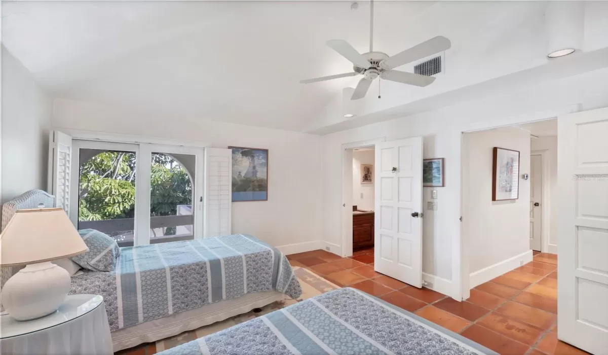 4 Bedrooms Bedrooms, 0 ,5 BathroomsBathrooms,Residential,For Sale,0,D6145817