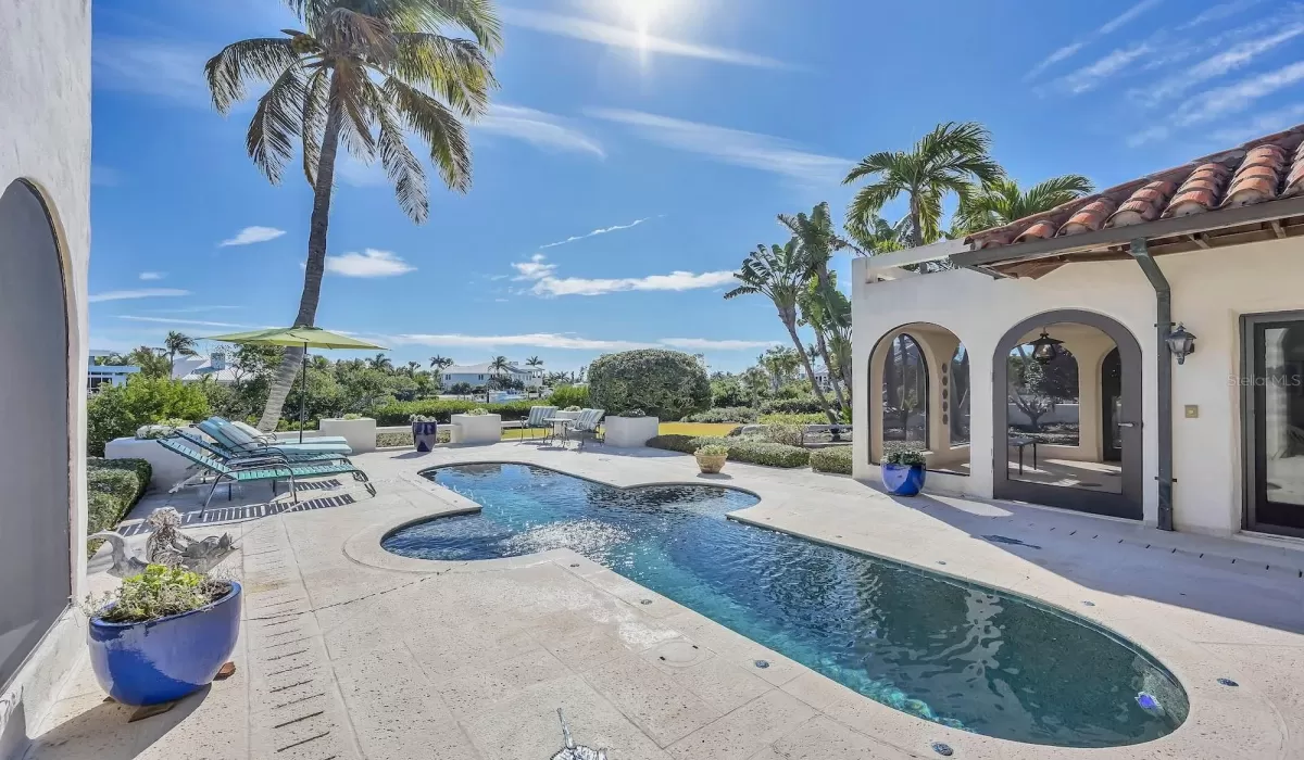 4 Bedrooms Bedrooms, 0 ,5 BathroomsBathrooms,Residential,For Sale,0,D6145817