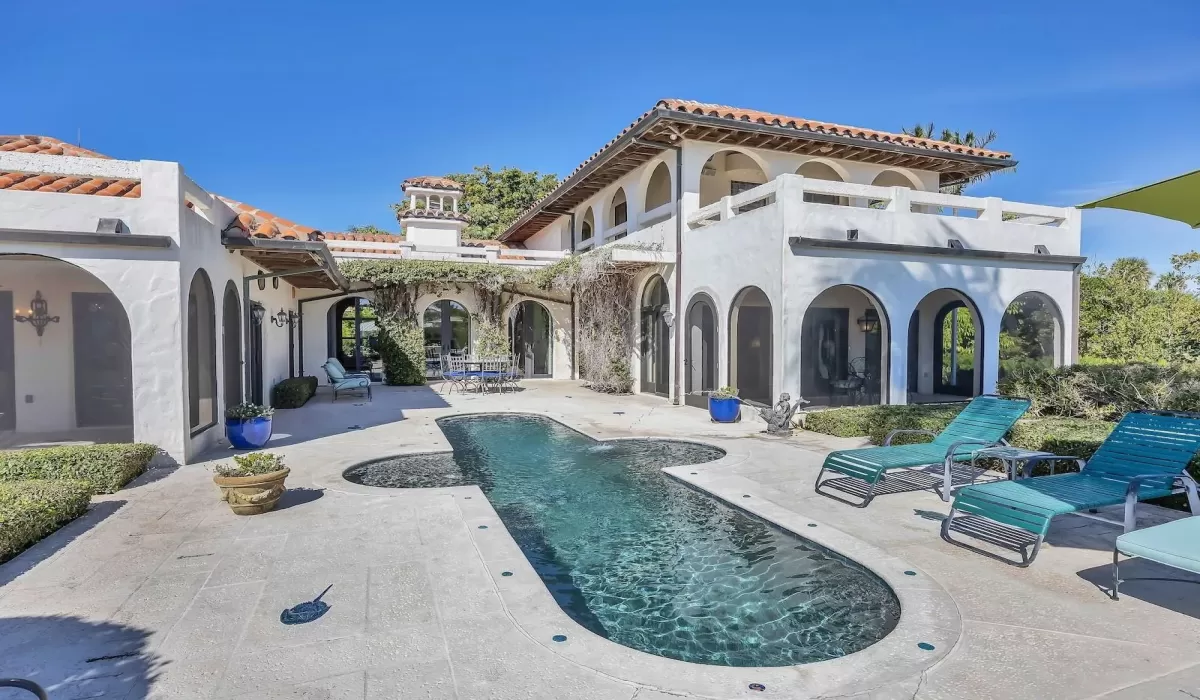 4 Bedrooms Bedrooms, 0 ,5 BathroomsBathrooms,Residential,For Sale,0,D6145817