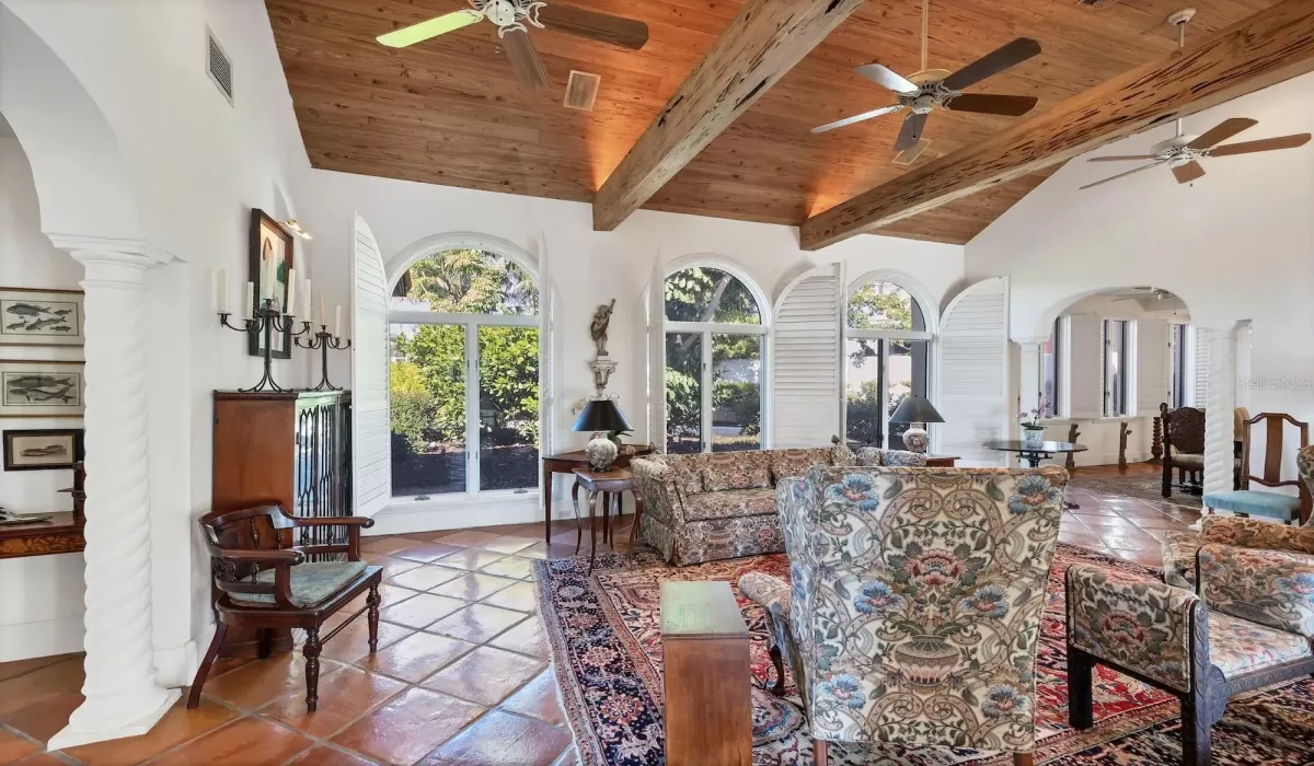 4 Bedrooms Bedrooms, 0 ,5 BathroomsBathrooms,Residential,For Sale,0,D6145817