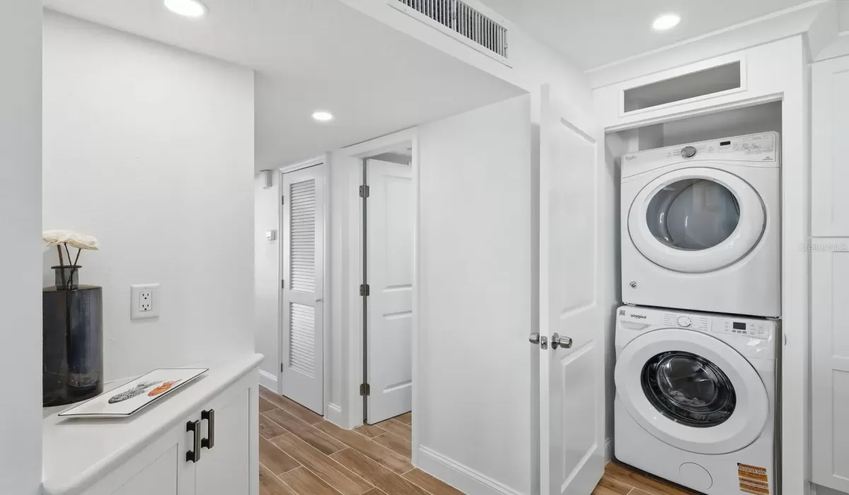 2 Bedrooms Bedrooms, 0 ,2 BathroomsBathrooms,Residential,For Sale,0,D6145924