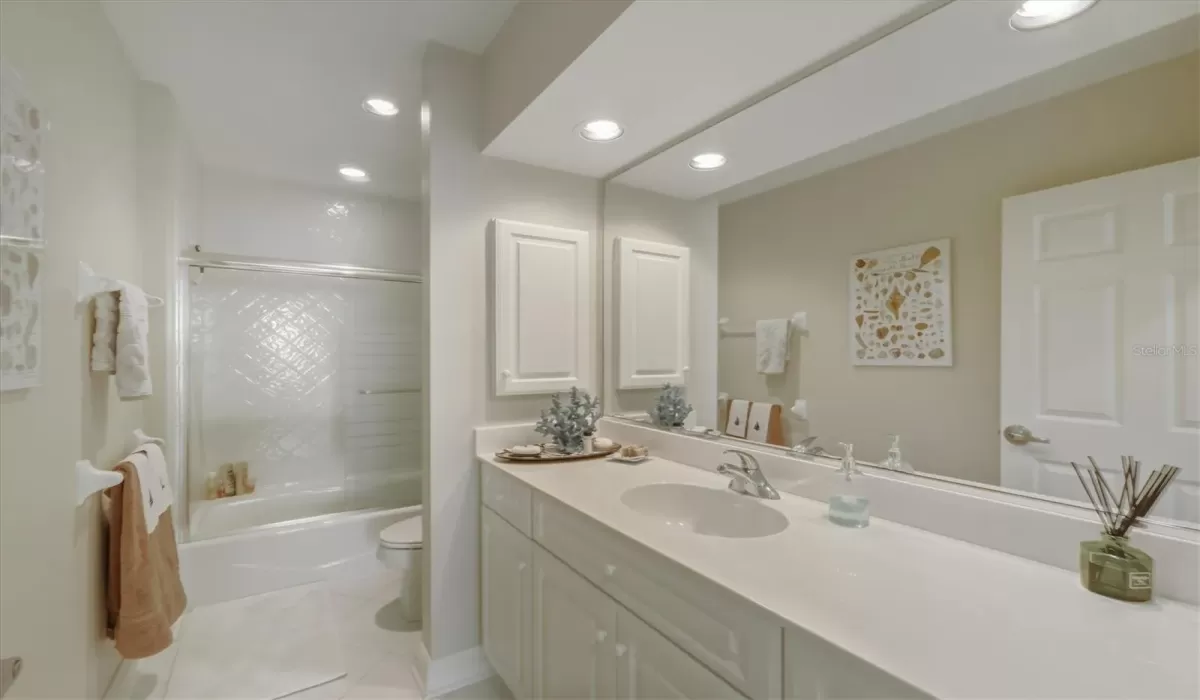 Guest Bath with Tub!