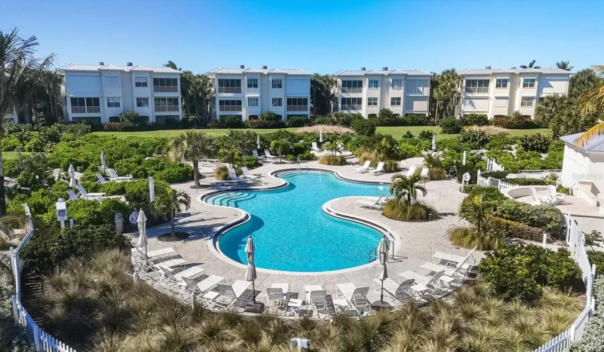 Easy Harborside Pool Access!