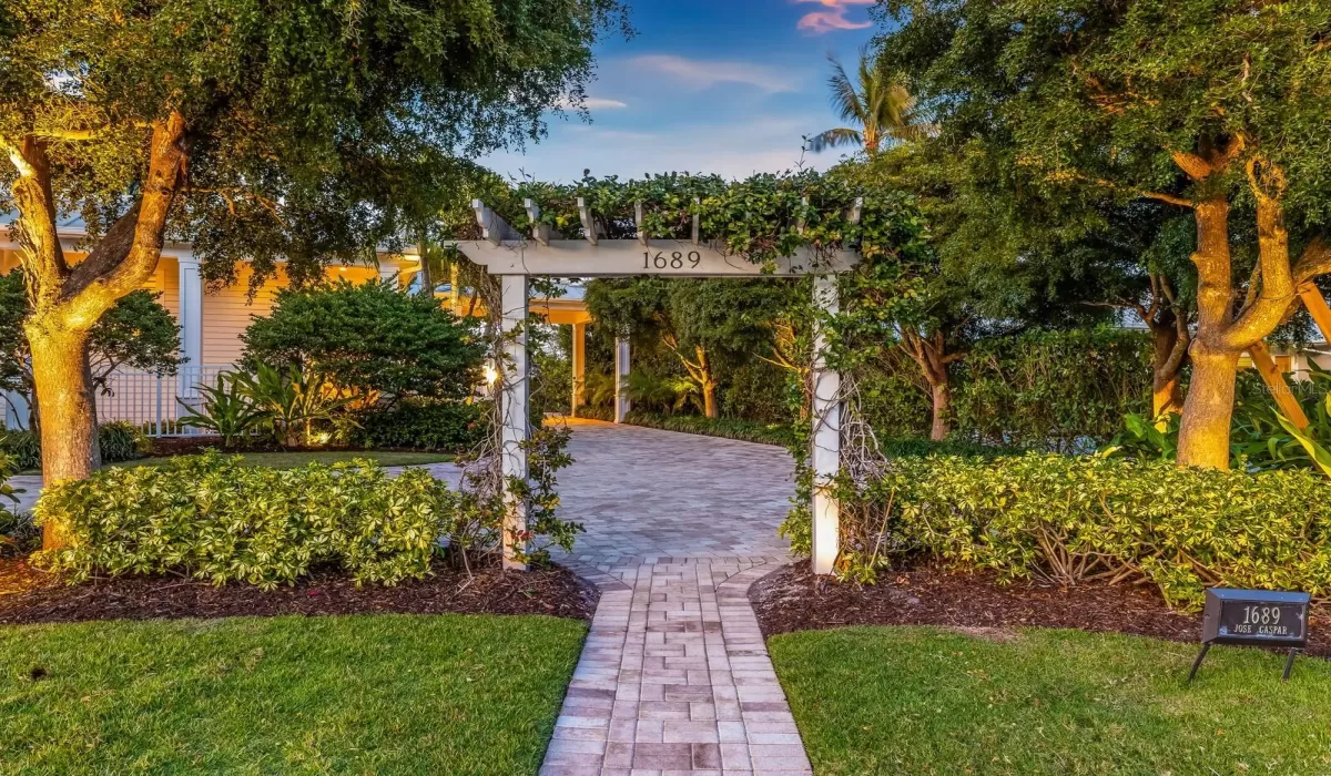 4 Bedrooms Bedrooms, 0 ,4 BathroomsBathrooms,Residential,For Sale,0,D6145790