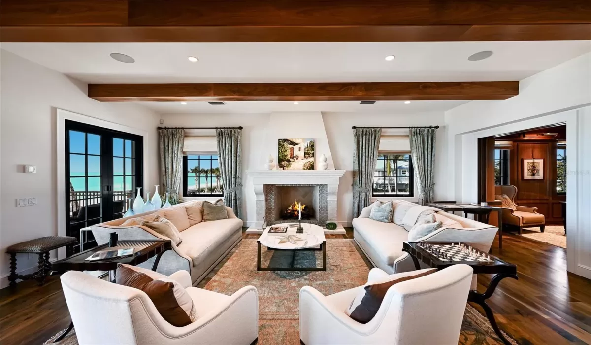 4 Bedrooms Bedrooms, 0 ,4 BathroomsBathrooms,Residential,Pending,0,D6146024