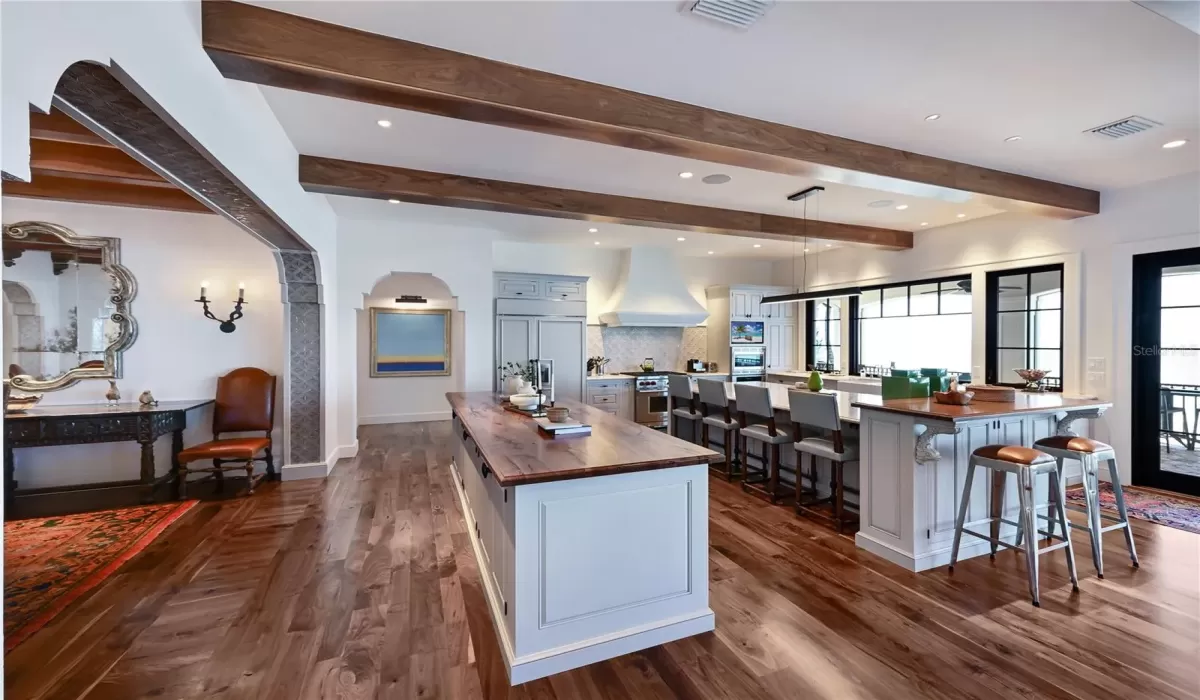 4 Bedrooms Bedrooms, 0 ,4 BathroomsBathrooms,Residential,Pending,0,D6146024