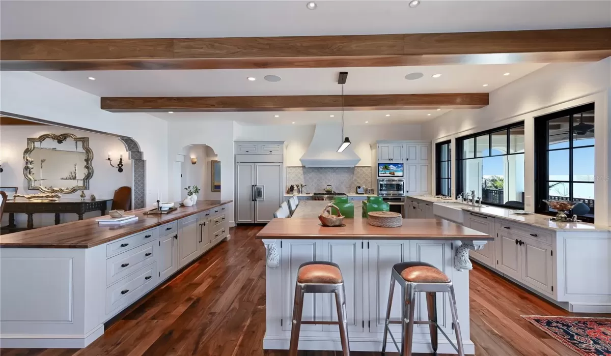 4 Bedrooms Bedrooms, 0 ,4 BathroomsBathrooms,Residential,Pending,0,D6146024