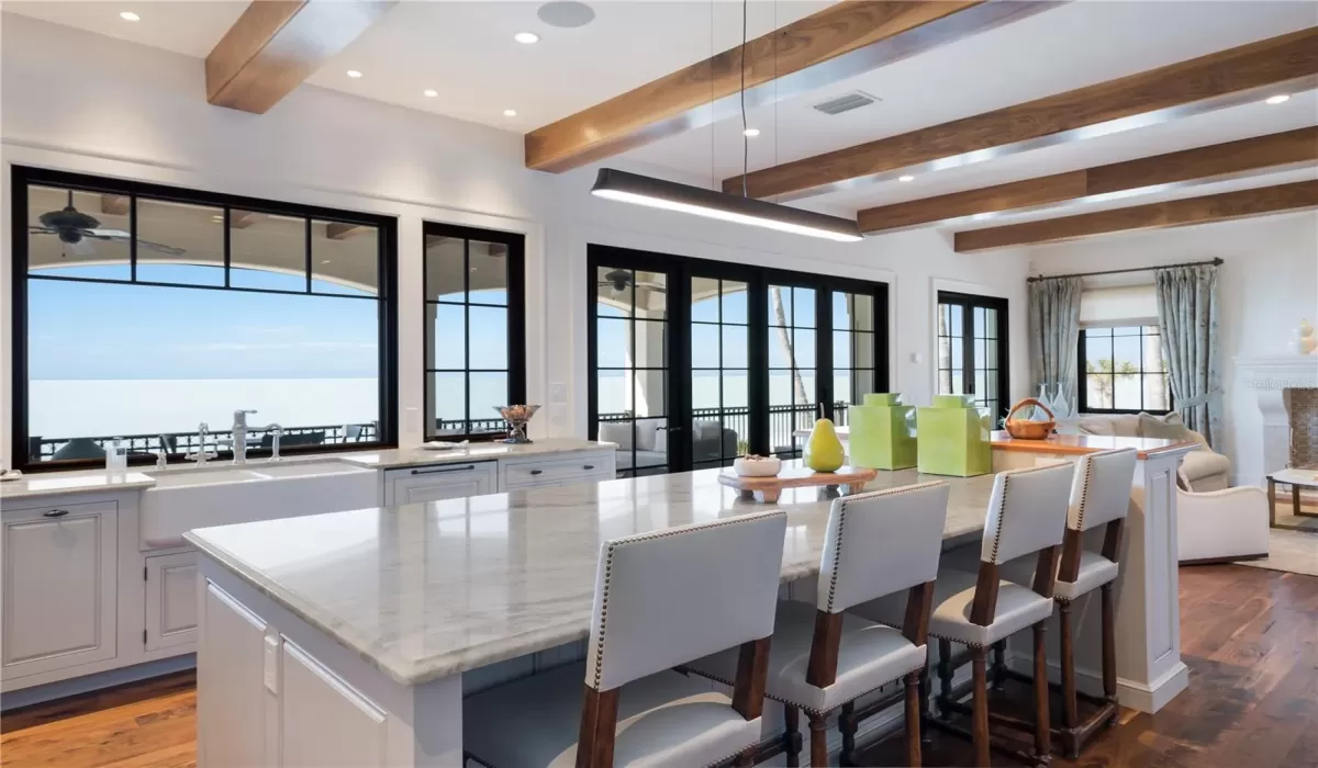 4 Bedrooms Bedrooms, 0 ,4 BathroomsBathrooms,Residential,Pending,0,D6146024