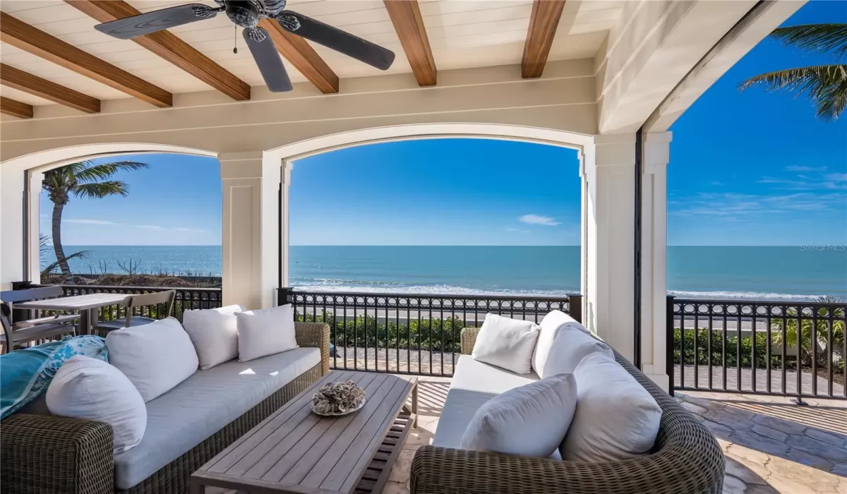 4 Bedrooms Bedrooms, 0 ,4 BathroomsBathrooms,Residential,Pending,0,D6146024