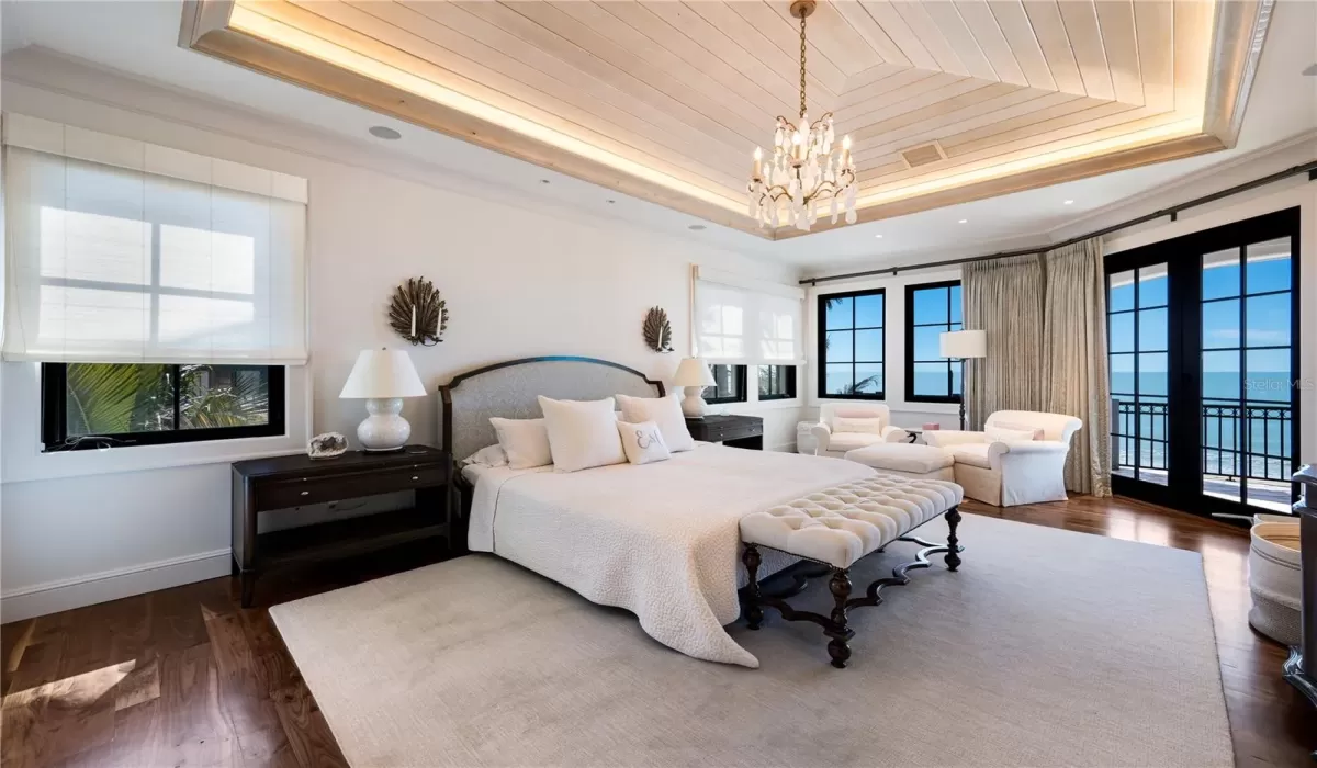 4 Bedrooms Bedrooms, 0 ,4 BathroomsBathrooms,Residential,Pending,0,D6146024