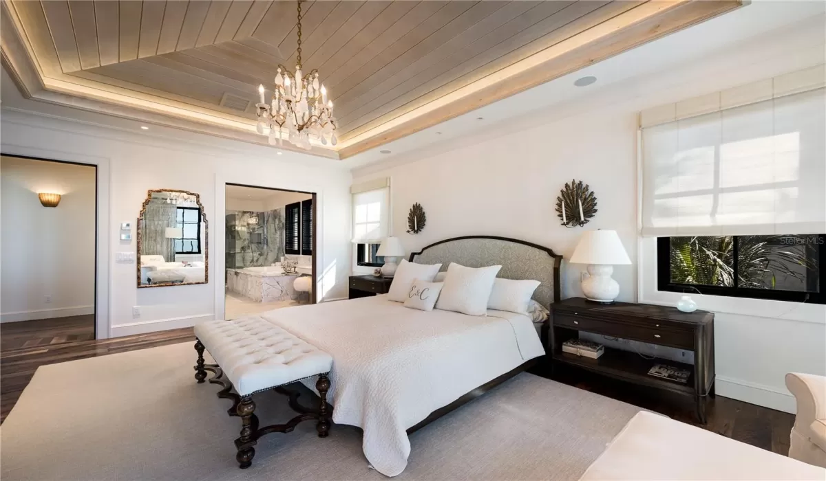 4 Bedrooms Bedrooms, 0 ,4 BathroomsBathrooms,Residential,Pending,0,D6146024