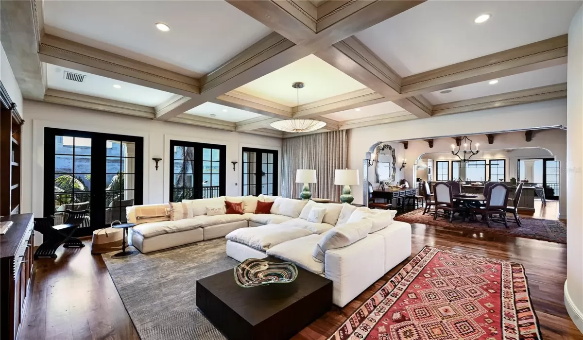 4 Bedrooms Bedrooms, 0 ,4 BathroomsBathrooms,Residential,Pending,0,D6146024