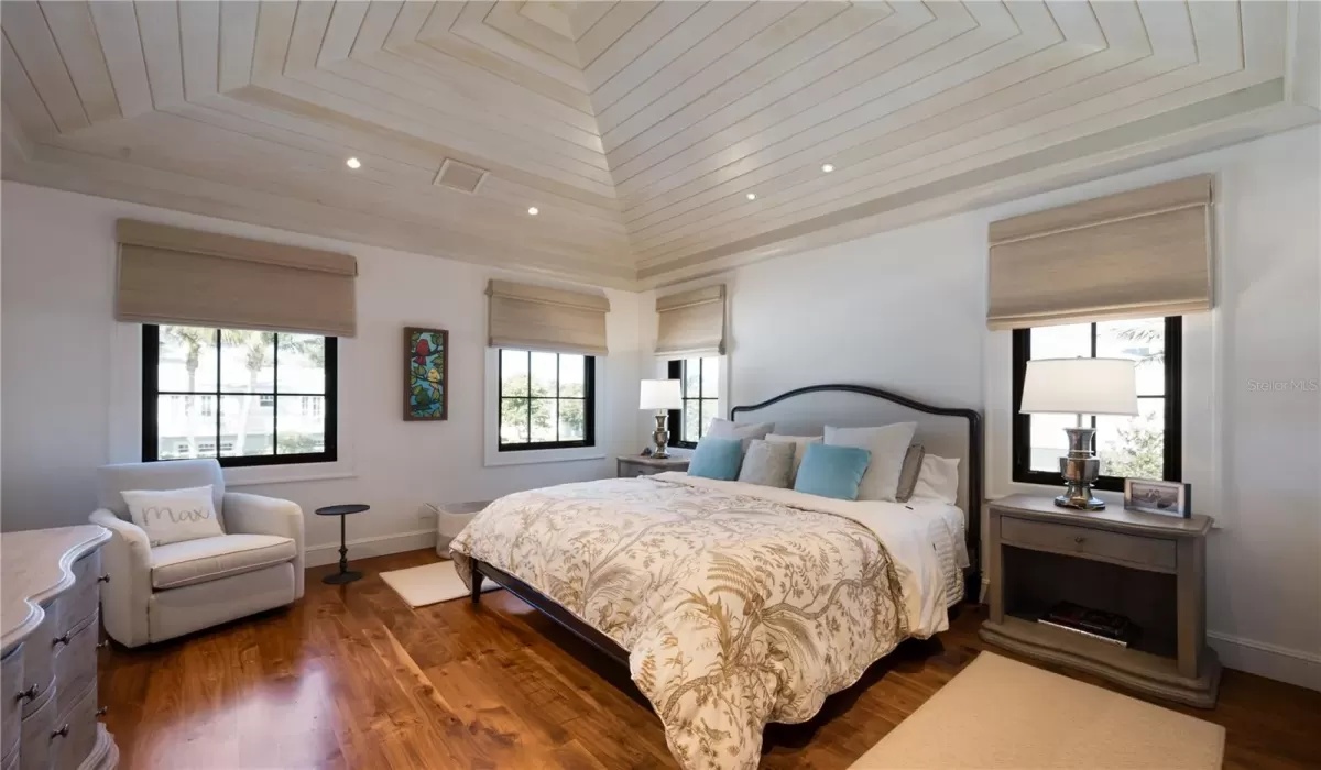 4 Bedrooms Bedrooms, 0 ,4 BathroomsBathrooms,Residential,Pending,0,D6146024