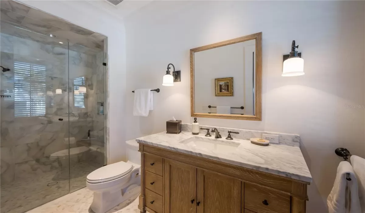 4 Bedrooms Bedrooms, 0 ,4 BathroomsBathrooms,Residential,Pending,0,D6146024