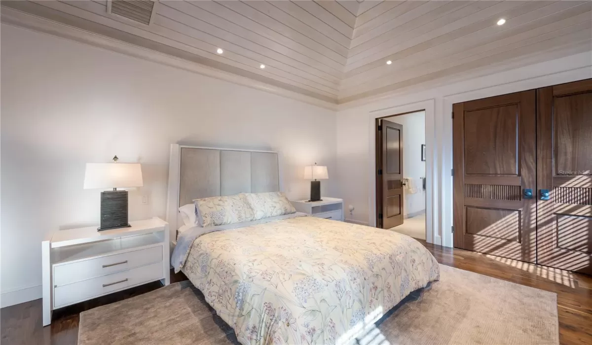 4 Bedrooms Bedrooms, 0 ,4 BathroomsBathrooms,Residential,Pending,0,D6146024