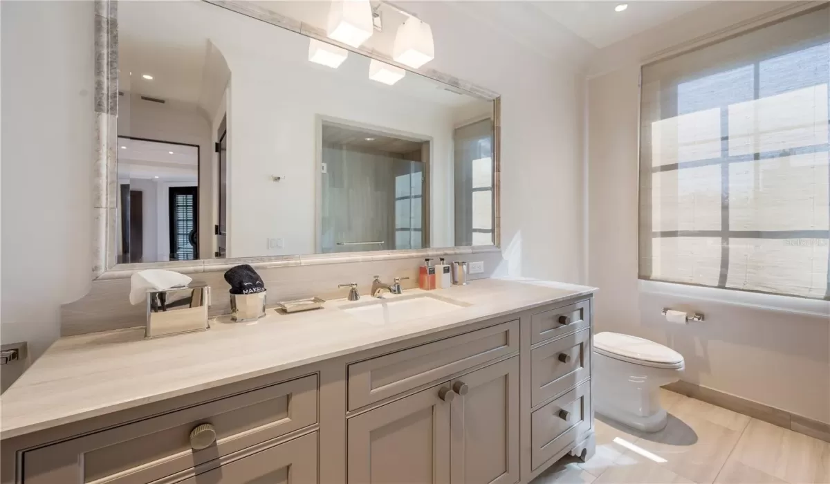 4 Bedrooms Bedrooms, 0 ,4 BathroomsBathrooms,Residential,Pending,0,D6146024