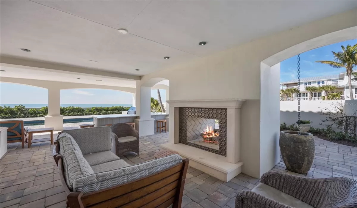 4 Bedrooms Bedrooms, 0 ,4 BathroomsBathrooms,Residential,Pending,0,D6146024