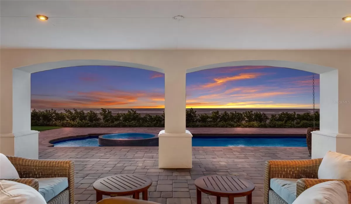 4 Bedrooms Bedrooms, 0 ,4 BathroomsBathrooms,Residential,Pending,0,D6146024