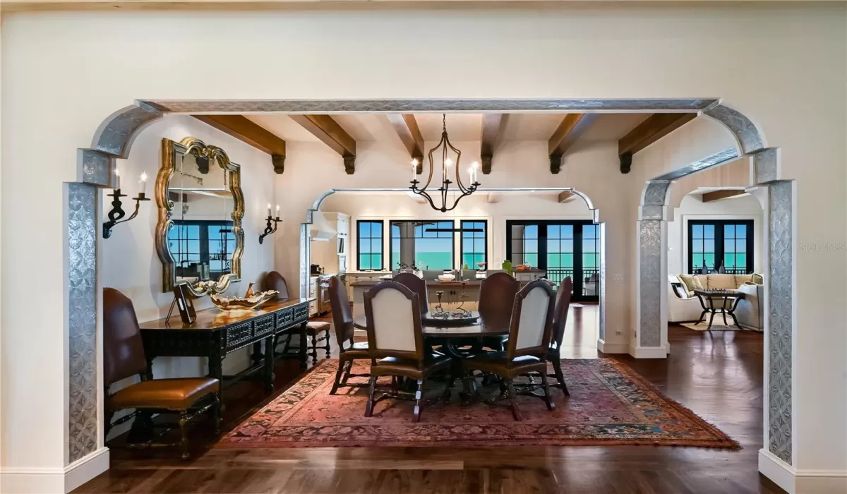 4 Bedrooms Bedrooms, 0 ,4 BathroomsBathrooms,Residential,Pending,0,D6146024