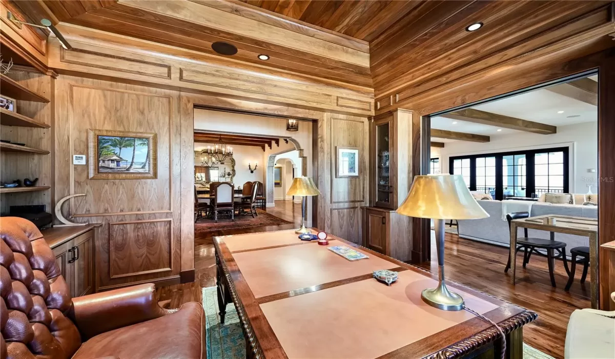 4 Bedrooms Bedrooms, 0 ,4 BathroomsBathrooms,Residential,Pending,0,D6146024