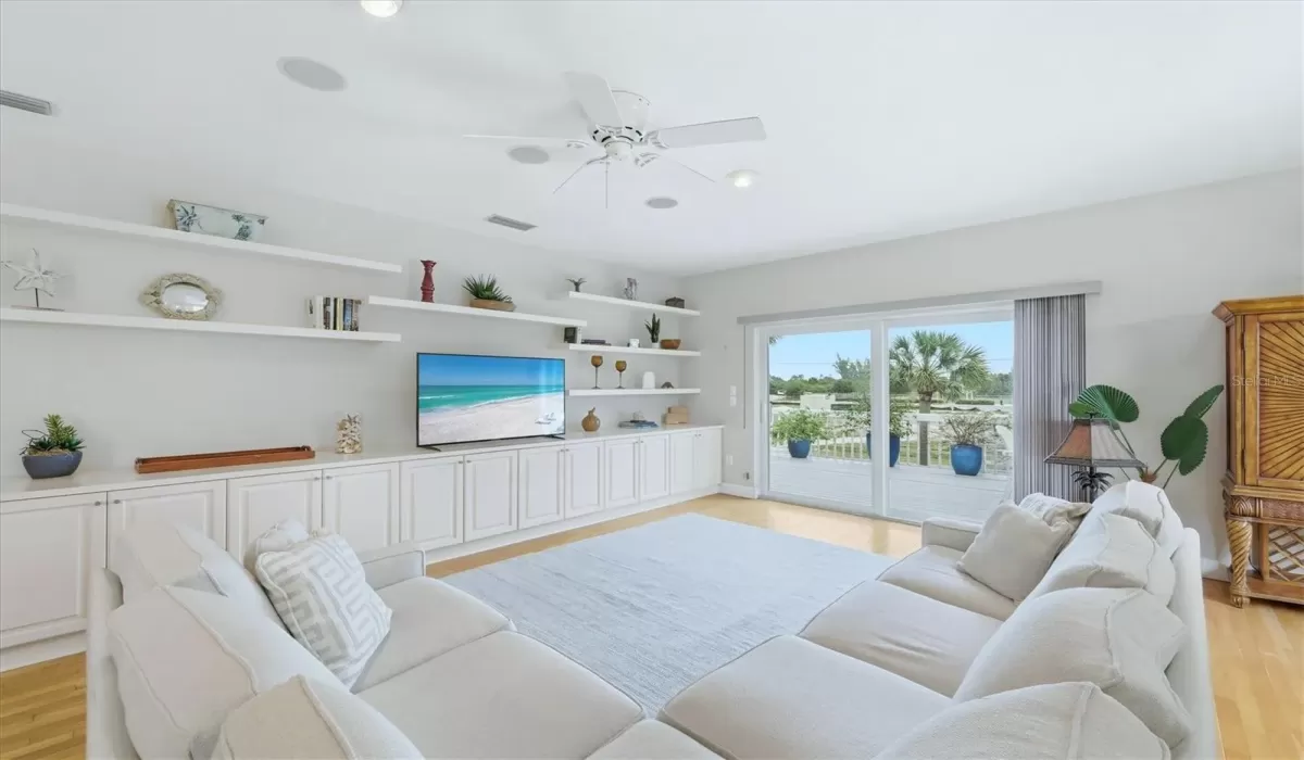 3 Bedrooms Bedrooms, 0 ,2 BathroomsBathrooms,Residential,For Sale,0,D6146199