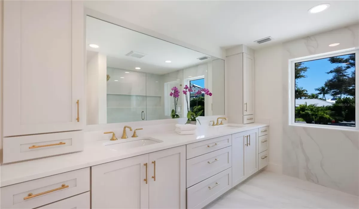 4 Bedrooms Bedrooms, 0 ,3 BathroomsBathrooms,Residential,For Sale,0,D6146117