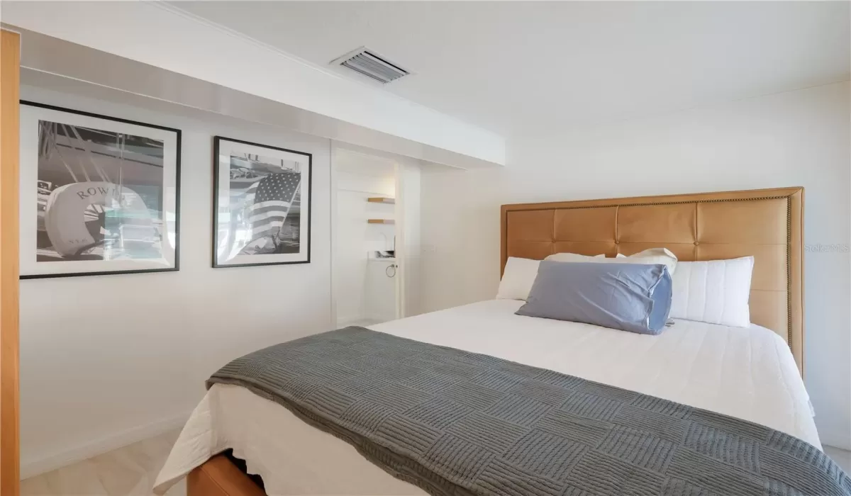 4 Bedrooms Bedrooms, 0 ,3 BathroomsBathrooms,Residential,For Sale,0,D6146117