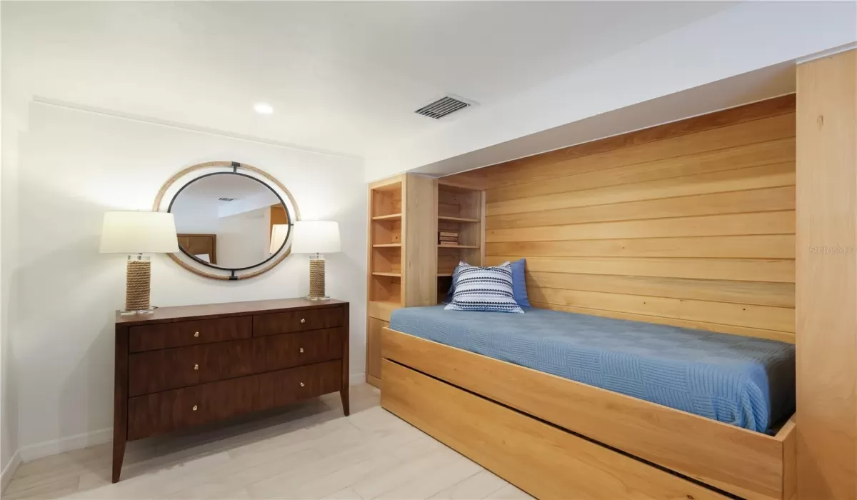 4 Bedrooms Bedrooms, 0 ,3 BathroomsBathrooms,Residential,For Sale,0,D6146117