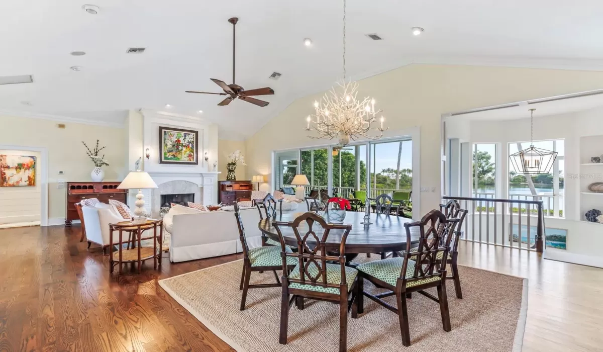 4 Bedrooms Bedrooms, 0 ,3 BathroomsBathrooms,Residential,For Sale,0,D6146203