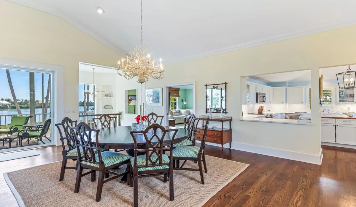 4 Bedrooms Bedrooms, 0 ,3 BathroomsBathrooms,Residential,For Sale,0,D6146203