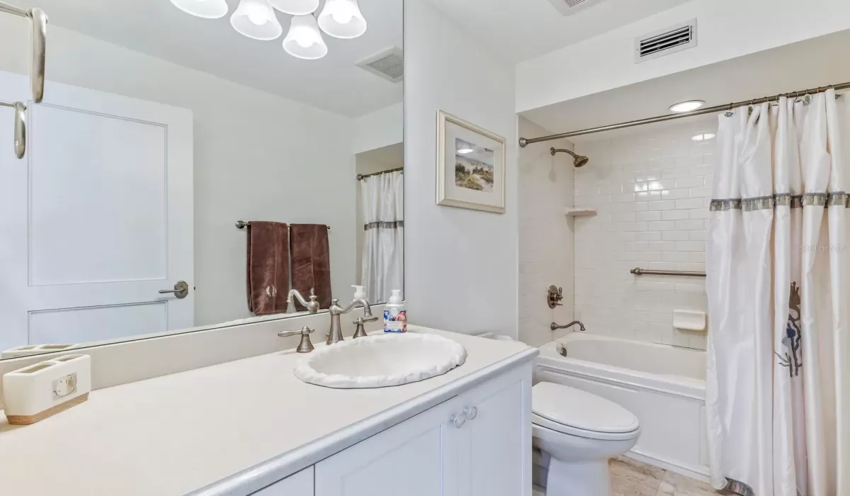 4 Bedrooms Bedrooms, 0 ,3 BathroomsBathrooms,Residential,For Sale,0,D6146203