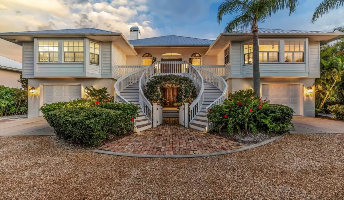 4 Bedrooms Bedrooms, 0 ,3 BathroomsBathrooms,Residential,For Sale,0,D6146203