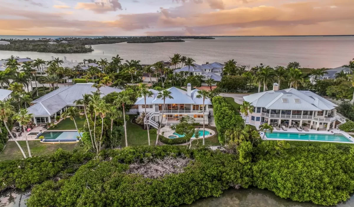 4 Bedrooms Bedrooms, 0 ,3 BathroomsBathrooms,Residential,For Sale,0,D6146203