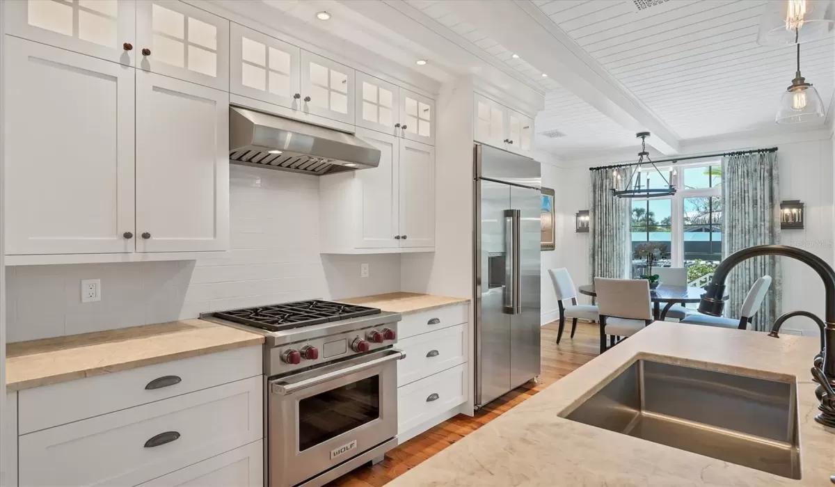 WOLF30 Dual Fuel Range w/ 4 Burners and WOLFPro Ventilation Hood