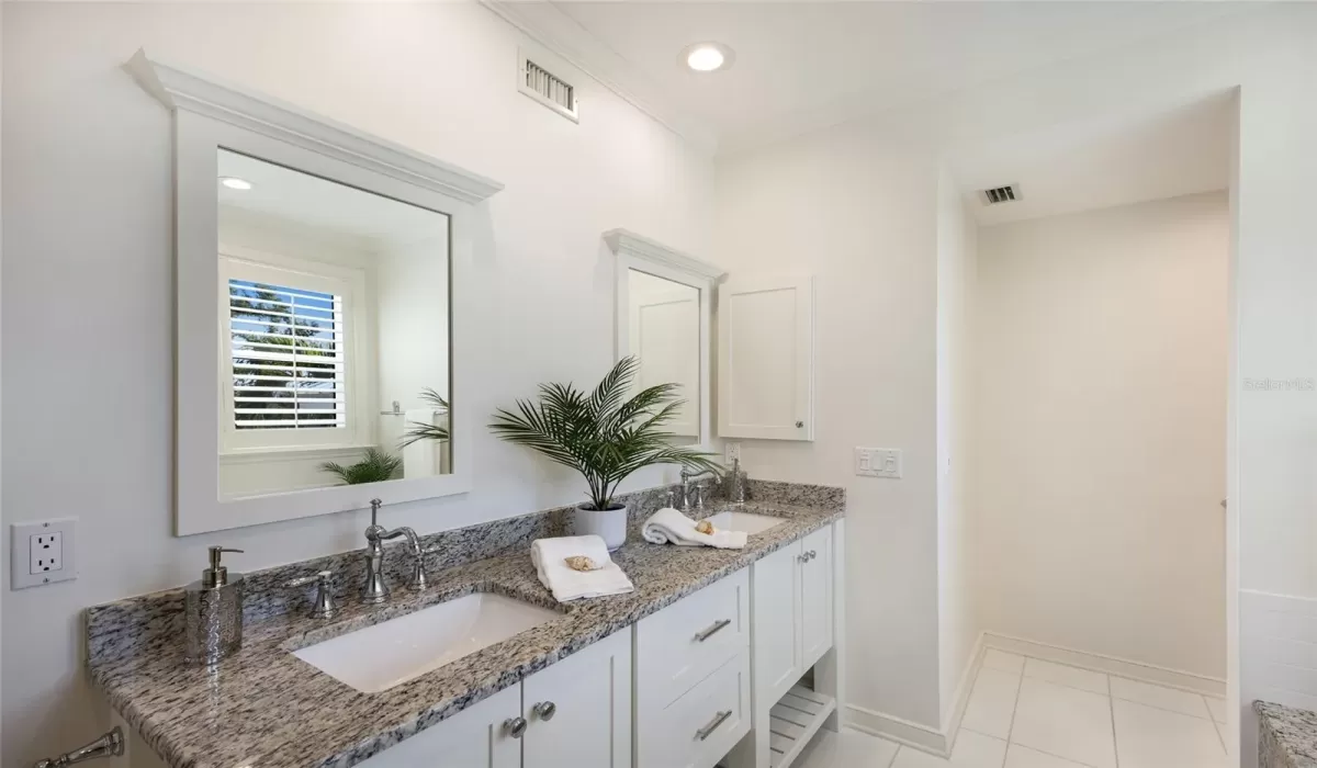 3 Bedrooms Bedrooms, 0 ,3 BathroomsBathrooms,Residential,Pending,0,D6146165