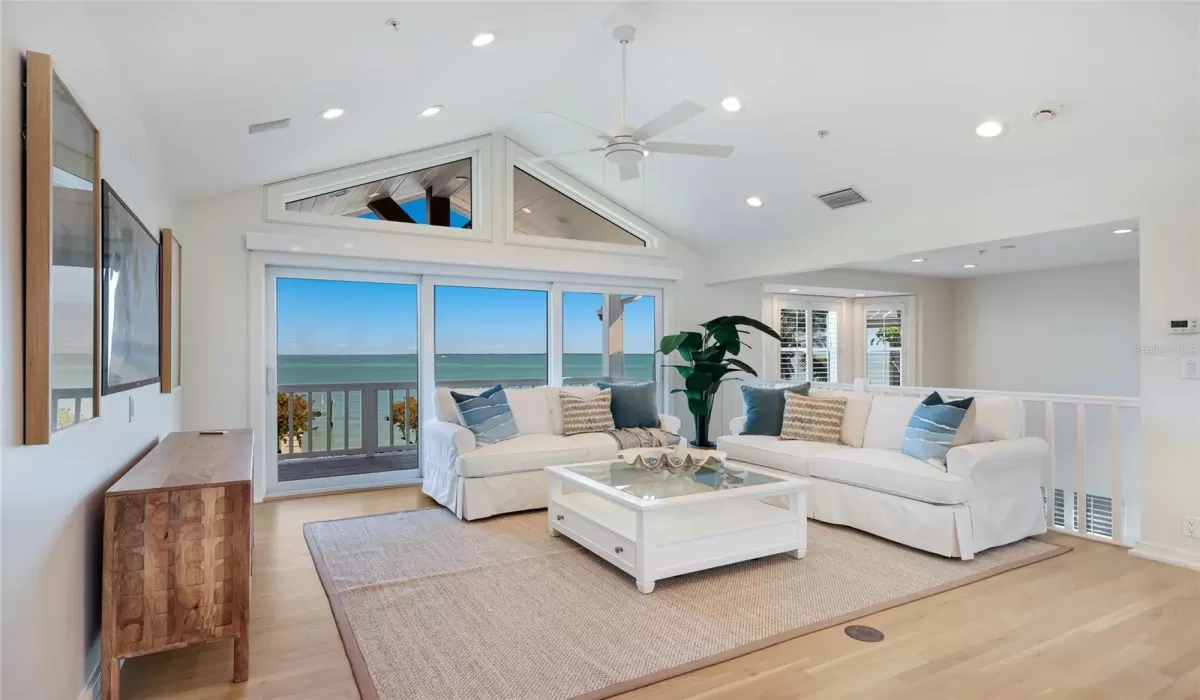 3 Bedrooms Bedrooms, 0 ,3 BathroomsBathrooms,Residential,Pending,0,D6146165