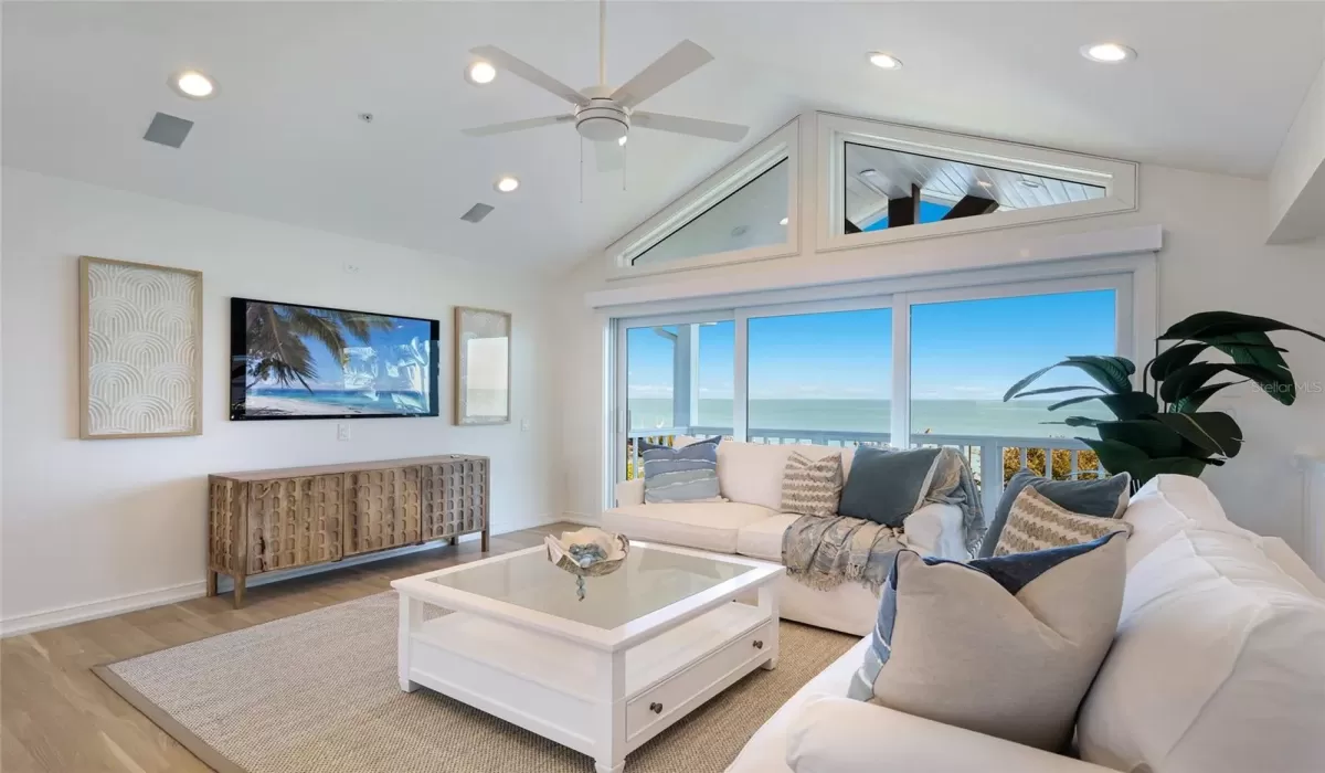 3 Bedrooms Bedrooms, 0 ,3 BathroomsBathrooms,Residential,Pending,0,D6146165