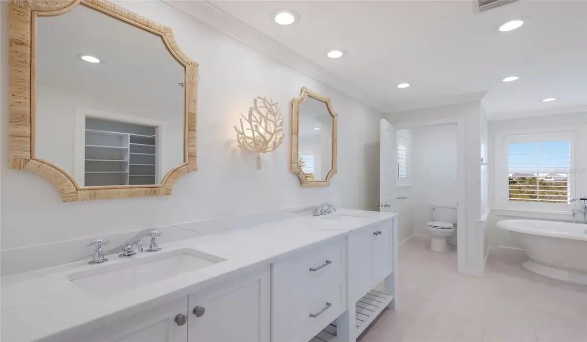 3 Bedrooms Bedrooms, 0 ,3 BathroomsBathrooms,Residential,Pending,0,D6146165