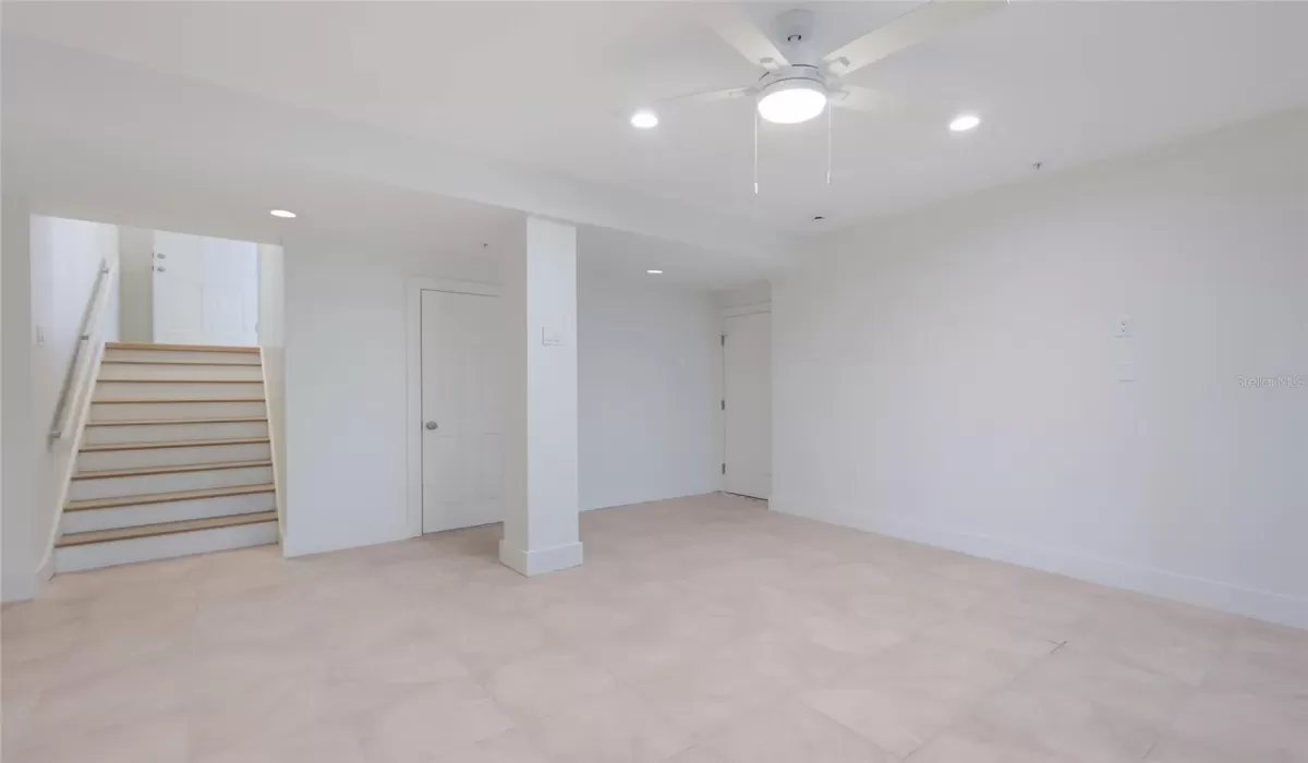 3 Bedrooms Bedrooms, 0 ,3 BathroomsBathrooms,Residential,Pending,0,D6146165