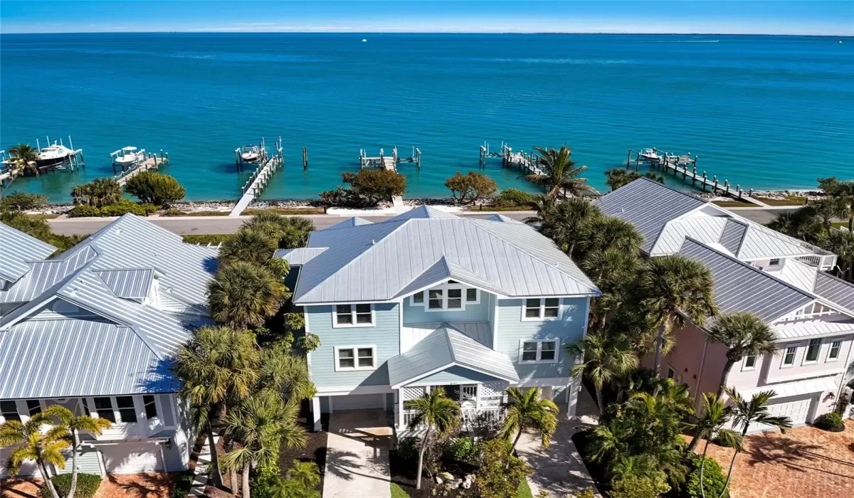 3 Bedrooms Bedrooms, 0 ,3 BathroomsBathrooms,Residential,Pending,0,D6146165