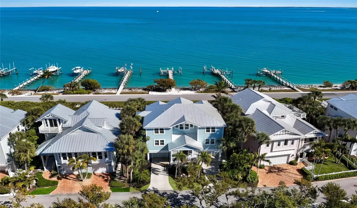 3 Bedrooms Bedrooms, 0 ,3 BathroomsBathrooms,Residential,Pending,0,D6146165