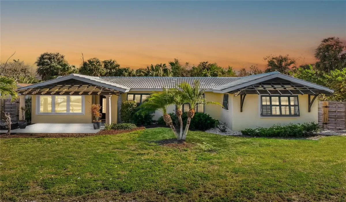 3 Bedrooms Bedrooms, 0 ,2 BathroomsBathrooms,Residential,Pending,0,D6146411