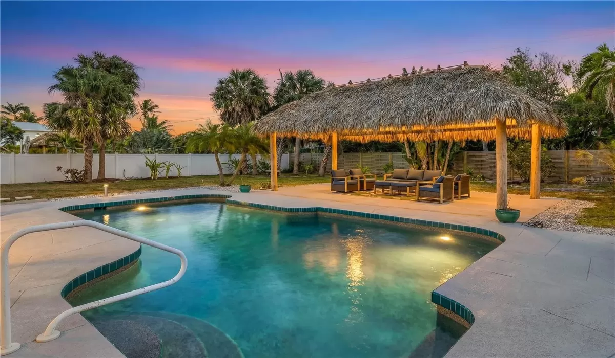 3 Bedrooms Bedrooms, 0 ,2 BathroomsBathrooms,Residential,Pending,0,D6146411