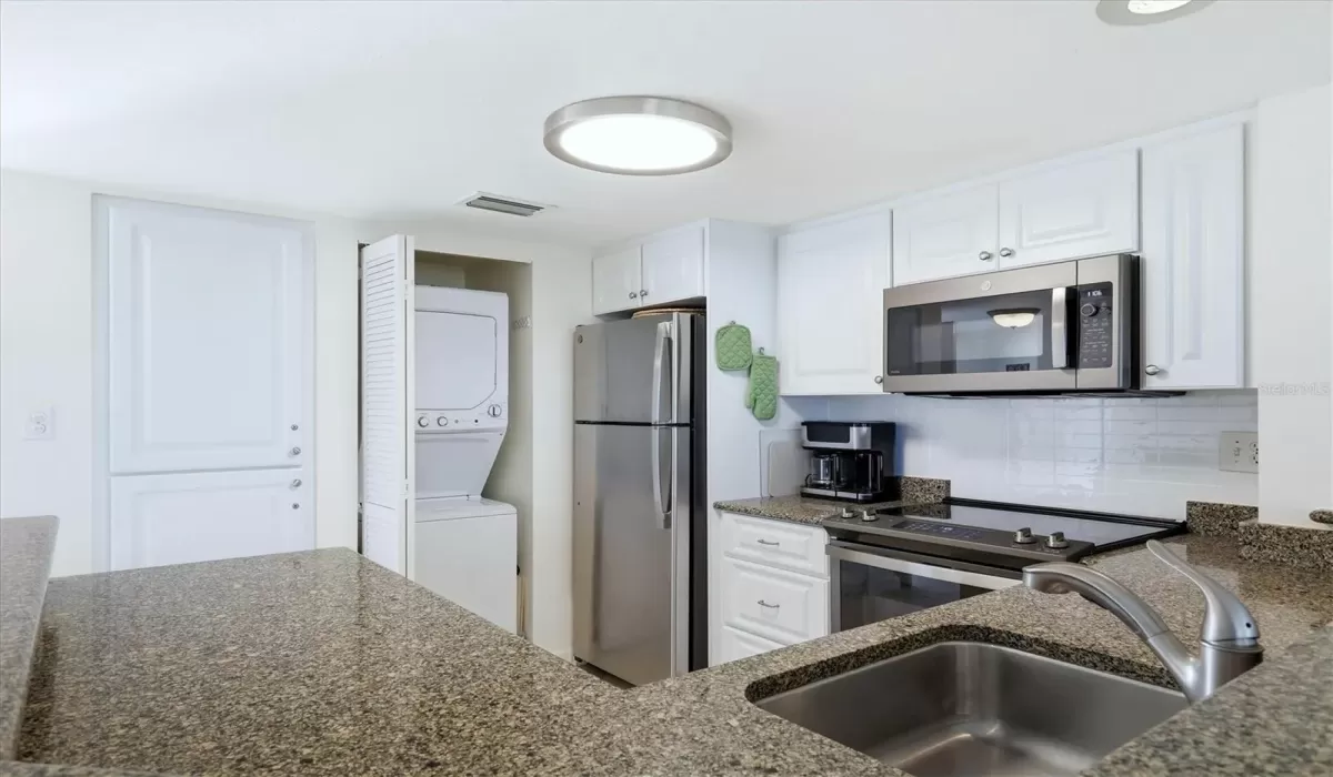 1 Bedroom Bedrooms, 0 ,1 BathroomBathrooms,Residential,For Sale,0,D6146490