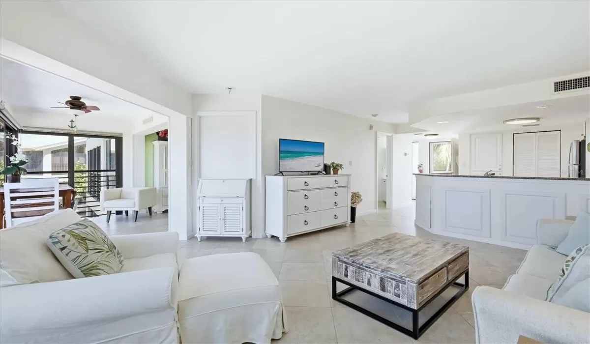 1 Bedroom Bedrooms, 0 ,1 BathroomBathrooms,Residential,For Sale,0,D6146490