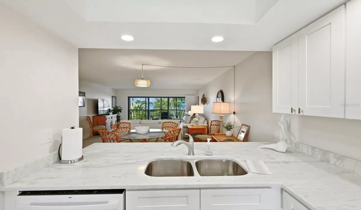 2 Bedrooms Bedrooms, 0 ,2 BathroomsBathrooms,Residential,For Sale,0,D6144565