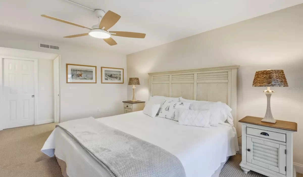 2 Bedrooms Bedrooms, 0 ,2 BathroomsBathrooms,Residential,For Sale,0,D6144565