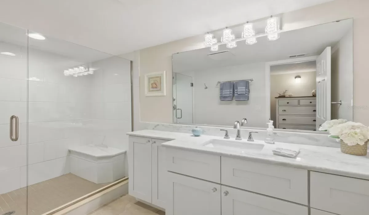 2 Bedrooms Bedrooms, 0 ,2 BathroomsBathrooms,Residential,For Sale,0,D6144565