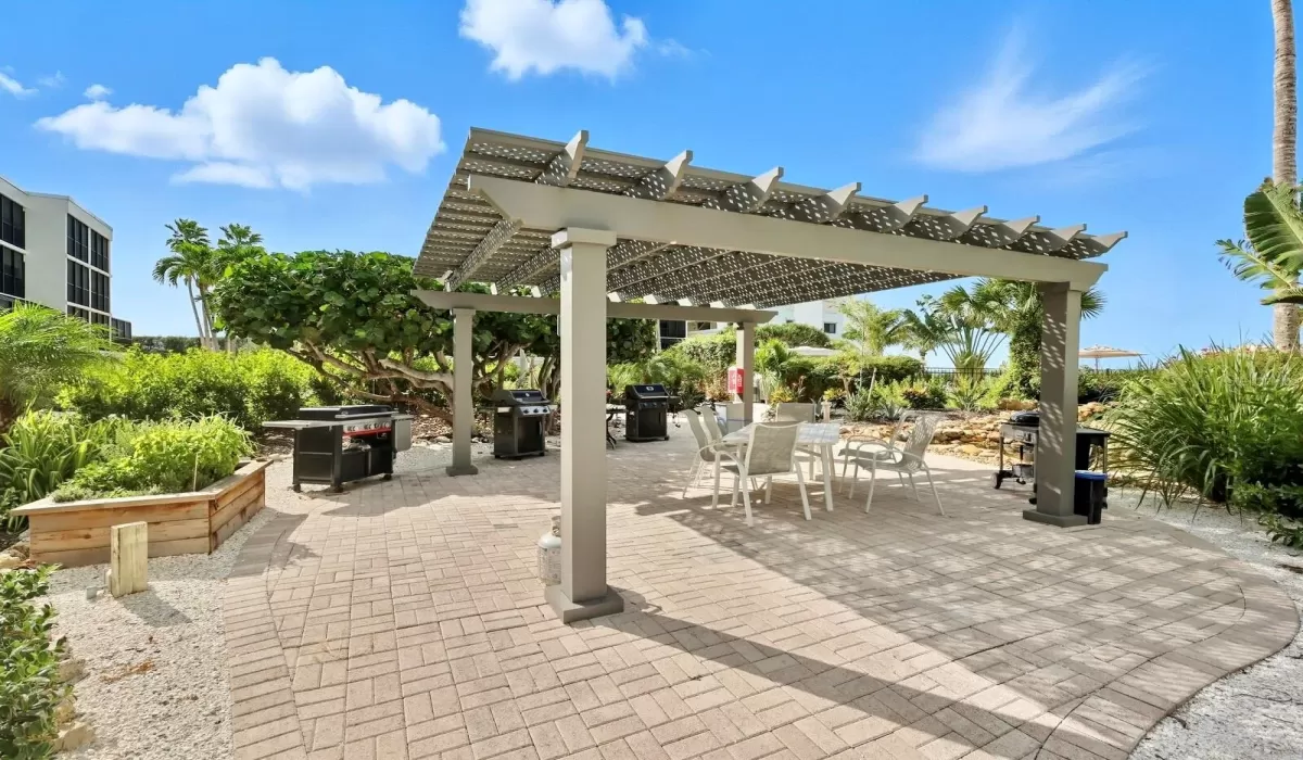 2 Bedrooms Bedrooms, 0 ,2 BathroomsBathrooms,Residential,For Sale,0,D6144565